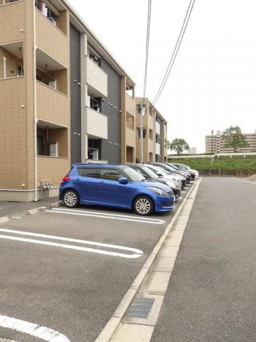 メゾン　ド　ペルレ　住村　Ⅰの駐車場|駐車場完備です