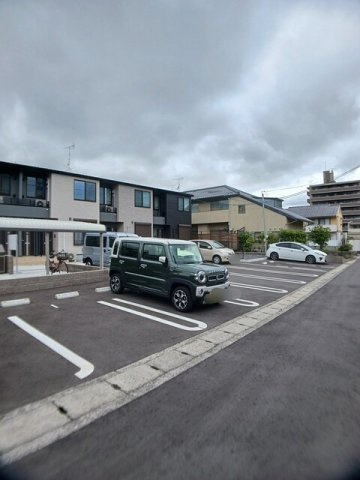 ベースの駐車場|駐車場完備です