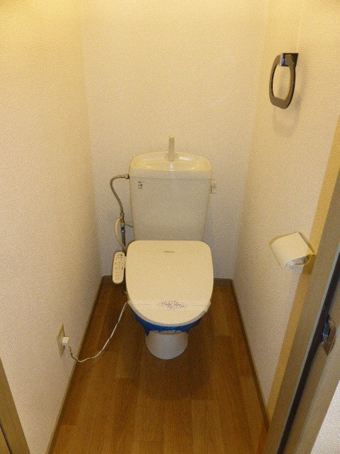 シャトレ・アサヒのトイレ|落ち着いた色調のトイレです