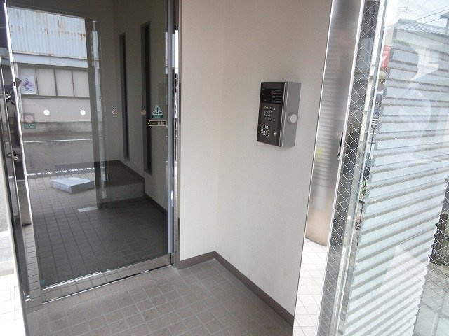 グラン・アルフル東雲のエントランス|落ち着いたエントランスです