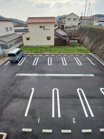 フルールドゥボヌールアオイの駐車場|駐車場があるので、車を買う予定の方も安心です