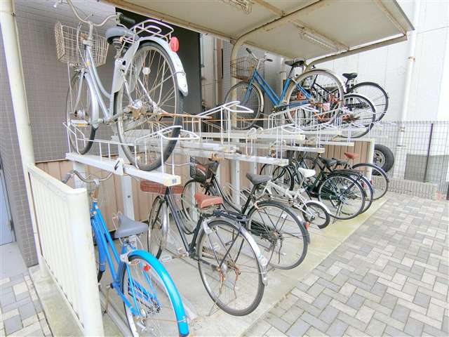 スタイリオ蒲田のその他共用部分|屋根付きラック式の駐輪場