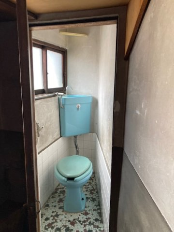 吹田市高浜町店舗付き住宅のトイレ|２階トイレ