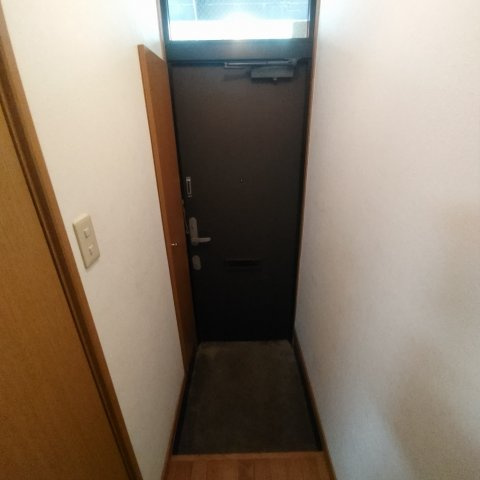 ハイツ大谷の玄関