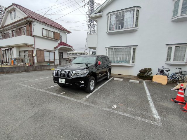 コーポ白糸台第1の駐車場