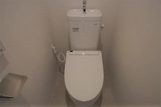 ＡＬＴＥＲＮＡ祐天寺のトイレ|コンパクトで使いやすいトイレです