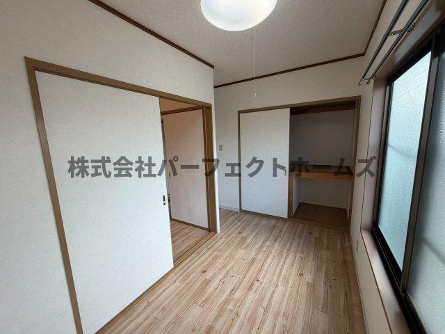 松井ハイツの洋室|明るい洋室です