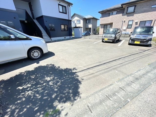 ディアス大館の駐車場