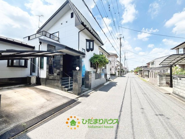 杉戸町杉戸　中古一戸建ての前面道路含む現地写真