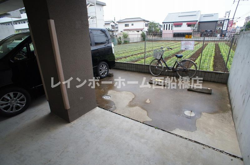 VIVACEの駐車場