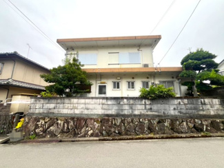 【前面道路含む現地写真】 | 茨木市山手台5丁目　建築条件無し売り土地 | ■100万円値下げしました■約６ｍ×約６ｍ道路の角地で陽あたり・通風・眺望良好です■建築条件なし土地  ■北西角地■お好きなハウスメーカーで建築可能です
