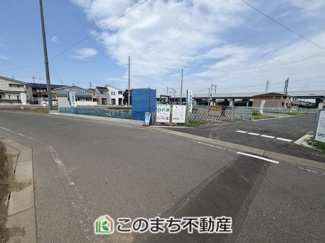 【前面道路含む現地写真】 | ワイウッドコート古河市上辺見第14期 | 前面道路も広くお車の出し入れもスムーズに行えます☆