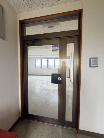 大丸ビルの玄関