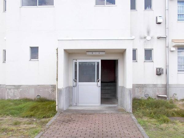 ビレッジハウスしばたや1号棟のエントランス|毎日通るエントランスはこのようになっています