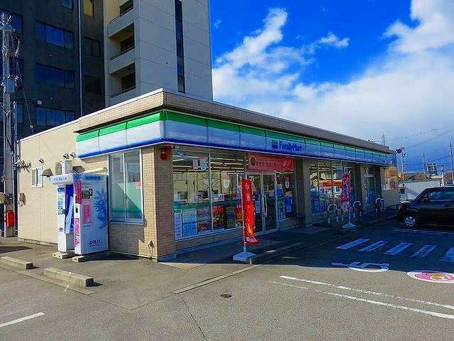 クロシェット　Ⅱの周辺|ファミリーマートまで700m