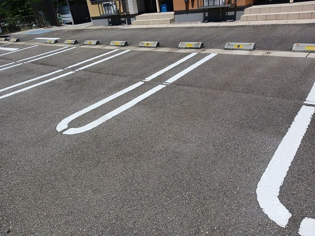 メゾン　ハピネスＡの駐車場|駐車場があります