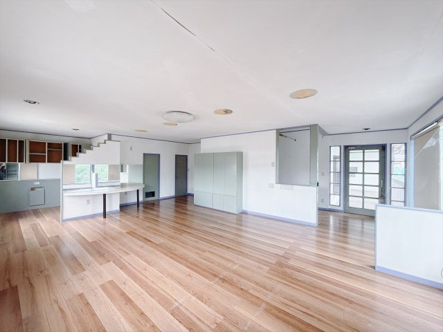 【中古戸建】高崎市剣崎町の洋室|■洋室｜ナチュラルカラーの床です。模様替えなどとても楽しく工夫できます♪陽当たり、風通しもとても良いので毎日快適な生活スタートです！子供部屋にも良いですね♪