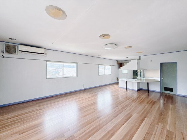【中古戸建】高崎市剣崎町の洋室|■洋室｜広い寝室ならインテリアも自由自在にお楽しみいただけます♪お外から帰ってきた後は寝室でゆっくり自分の時間をお過ごしください。