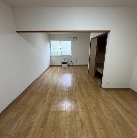 ＲＳコートⅡの居間・リビング|こちらのリビングで趣味の時間をお楽しみください