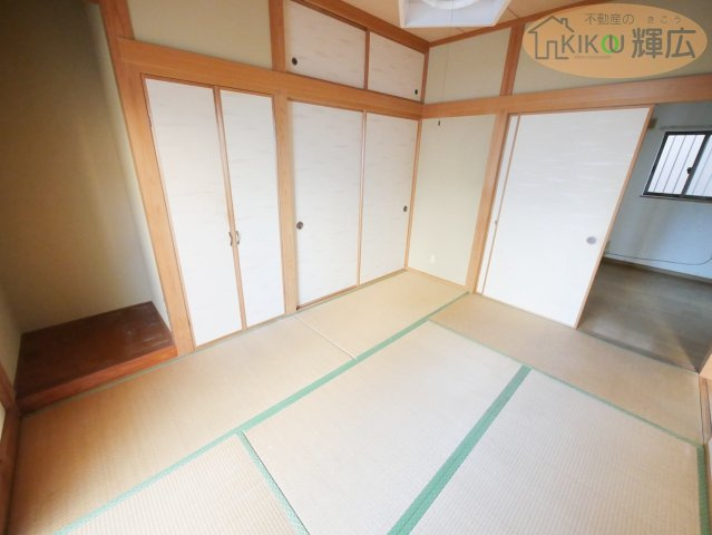 加古川市平岡町土山　中古戸建の寝室