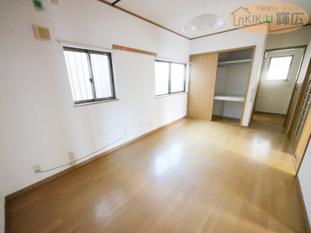 加古川市平岡町土山　中古戸建の居間・リビング