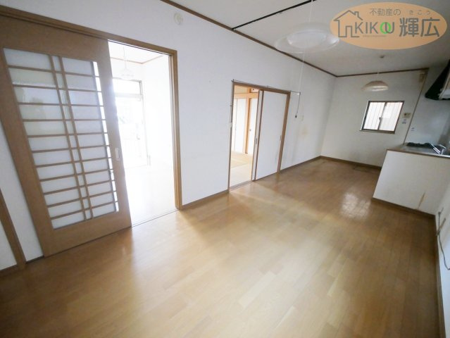 加古川市平岡町土山　中古戸建の居間・リビング