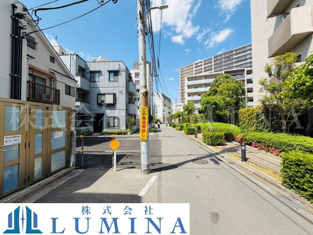 国領町四丁目　中古戸建の前面道路含む現地写真