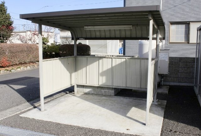 ラフィネ上野のその他共用部分|自転車でのお出かけも気軽に。敷地内に駐輪場があるので、毎日の移動にも便利です。