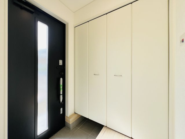 碧南市日進町2丁目103番3の一部『仲介手数料無料』新築一戸建て・建売の玄関