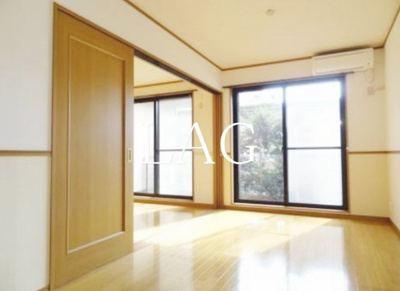 【居間・リビング】 | グランピリエ | 洋室のお部屋です。