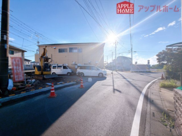 [新築住宅] 熊谷市原島 全1棟の前面道路含む現地写真