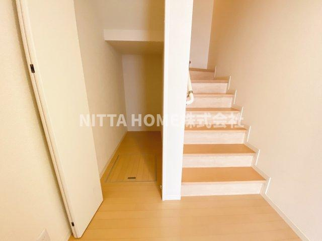ハイムエンジェルホワイトの玄関|お部屋は２階の角部屋です＊
