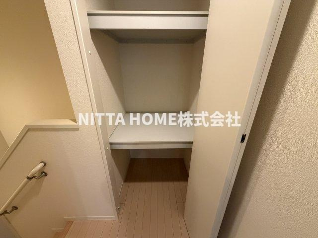 ハイムエンジェルホワイトのエントランス|屋根付きの駐輪場があります◆