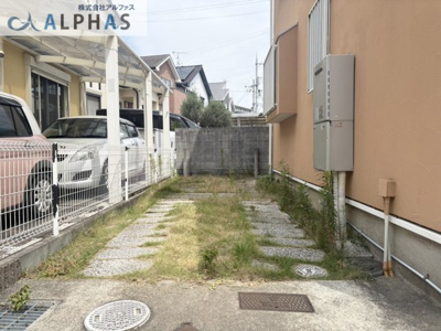 【外観】 | 明石市大久保町大窪　中古戸建 | ■縦列駐車２台可能♪※車種による※現在内外装リフォーム工事中♪