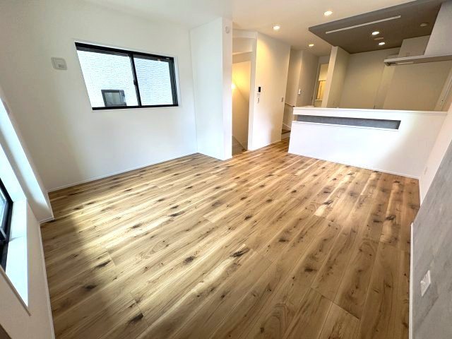 戸田市下戸田1丁目　戸建て２号棟の居間・リビング