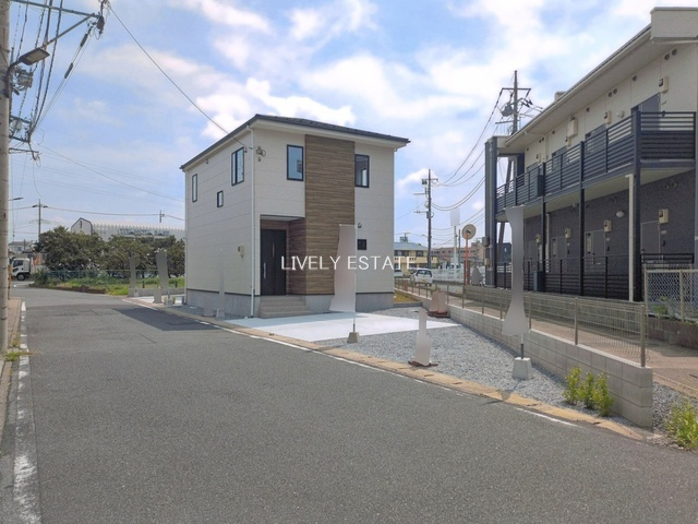 草加市谷塚町 新築分譲住宅 全2棟 1号棟の前面道路含む現地写真