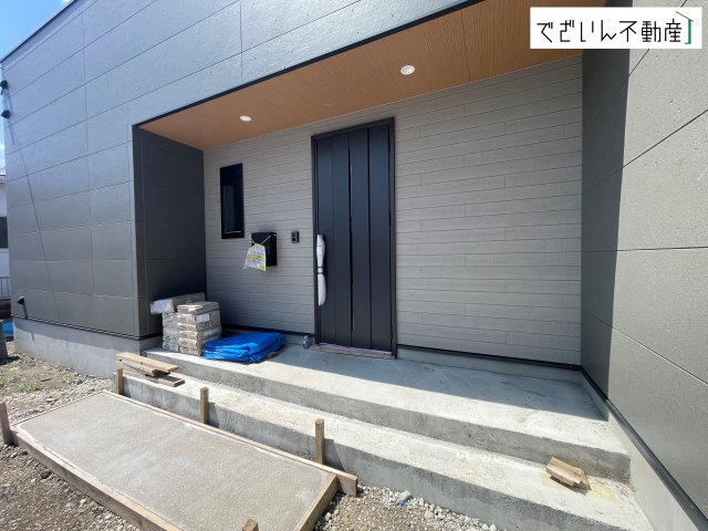 【玄関】 | 伊勢崎市三室町  【平屋】新築住宅 | 現地(2026年8月撮影)