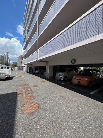 サリュー塚口の駐車場|駐車場があります