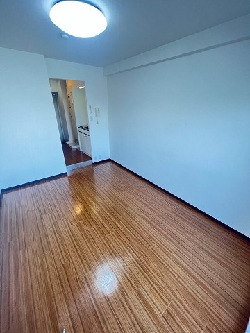 サリュー塚口の寝室|開放的な寝室です