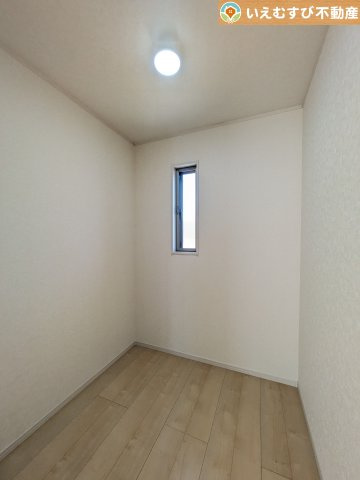 加須市久下3丁目　中古戸建の収納|大容量の収納スペースで住空間もスッキリ広々
収納がたっぷり付いていれば、お部屋がすっきり保てて気持ちが良いですね♪