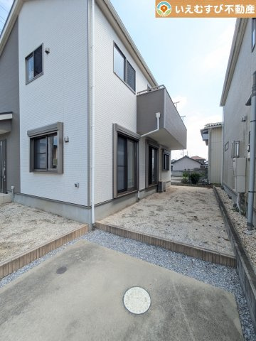 加須市久下3丁目　中古戸建の庭|ガーデニングが楽しめそう
季節の草花で彩りを！ガーデニングで緑あふれる景色を作るのも楽しみ♪