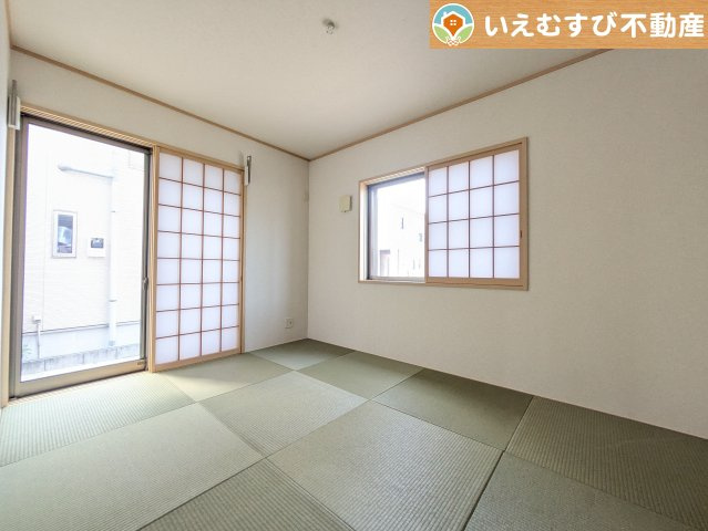 加須市久下3丁目　中古戸建の和室|すぐ横になれる和室は、みんながほっと一息つける空間
ちょっとした休憩や来客時、お子様のお世話にも大活躍しそうですね♪
