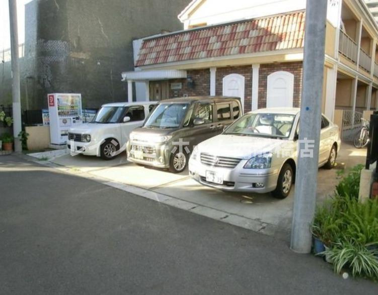 ソレアード松戸の駐車場