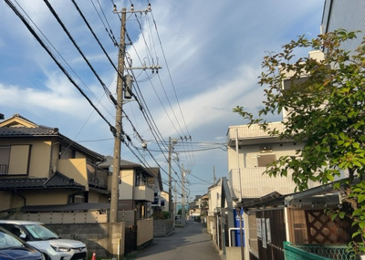 【展望】 | スカイコート橋本第１ | 眺望を気にして物件を探す場合、前面に建物が建っていないか現地で確認しましょう！前面に建物があると景色はもちろん、日当たりや風通しにも影響が出てきます。住んだ時のことを想像しながら現地見学をしましょう。