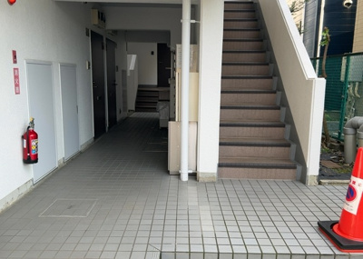 【内装】 | スカイコート橋本第１ | 共有部分は、住民なら誰もが使える設備のこと。例えば駐車場やエレベーター、インターネット設備、セキュリティ設備などがあります。他にも、マンションの廊下・外部階段やエントランス・ゴミ置き場などがあります。
