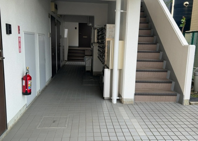 【内装】 | スカイコート橋本第１ | 共用部分は、一棟の建物に住む区分所有者全員が共同で所有するとし、共用部分の管理、補修などは、区分所有者で形成される管理組合が行います。個人の判断で勝手に変更することはできませんので覚えておきましょう。