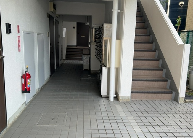 【内装】 | スカイコート橋本第１ | 共用部分は、一棟の建物に住む区分所有者全員が共同で所有するとし、共用部分の管理、補修などは、区分所有者で形成される管理組合が行います。個人の判断で勝手に変更することはできませんので覚えておきましょう。