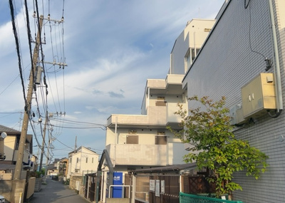 【展望】 | スカイコート橋本第１ | 景色重視でお家選ぶをするとスーパーが遠い！学校が遠い！など生活をするうえで利便性で困ることもあります。まず一度現地を見学する際に、周辺の施設などがあるかを確認し、暮らし始めた後のことを想像しましょう。