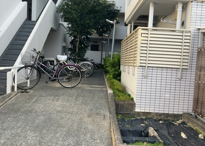 【駐車場】 | スカイコート橋本第１ | 駐車場と明記されていても、最小スペースでつくられた駐車場だと大型車は駐車できなかったり、出入りしにくくなったりする可能性があります。お車のサイズと購入したい物件の駐車場のサイズを現地で確認しましょう。