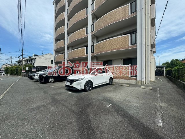 ドミールパレス櫛原の駐車場|駐車場があります
